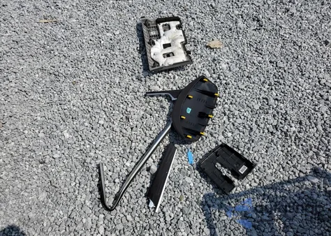 2016 Hyundai Genesis 3.8L z USA, uszkodzony, nr VIN KMHGN4JE4GU107813